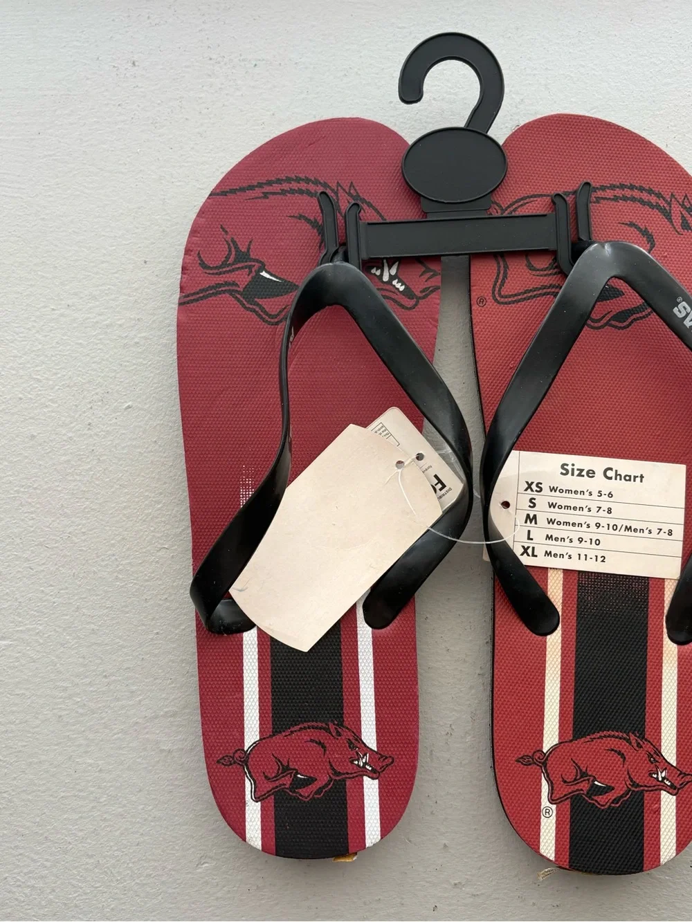 Arkansas Razorbacks Flip Flop Sandals | Large (9-10)